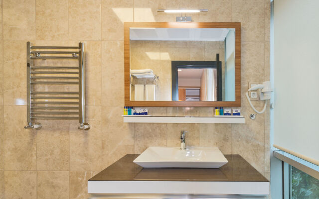 Business Life Hotel Gunesli
