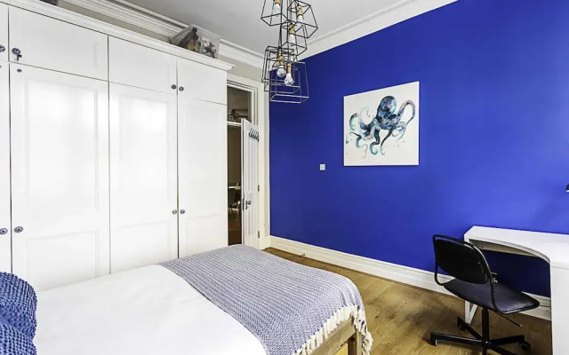 Elegance in Westminster: Victoria Vibes Apartment