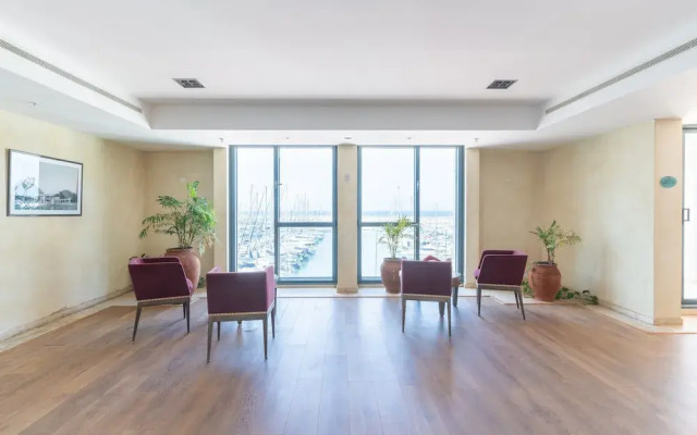 DeluxeApartment with Views of the Marina