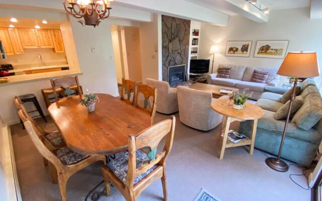 #112 Vail International