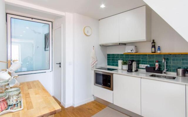 Lovelystay - Turquoise River View I