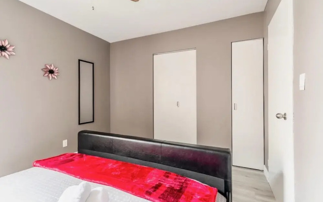 1BR King Apartment With Netflix- Near DT Hamilton