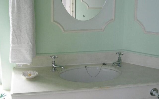 Meryan House Hotel