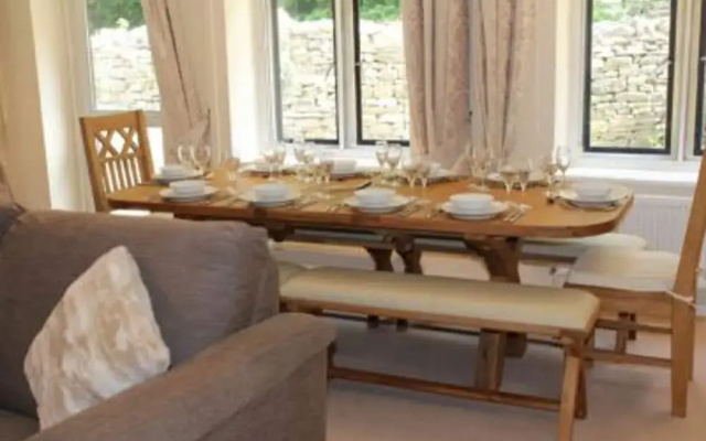 Cotswolds Valleys Accommodation Springfl