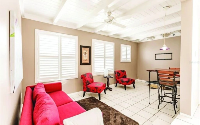 Tropical Siesta 2 Bedroom Home by RedAwning