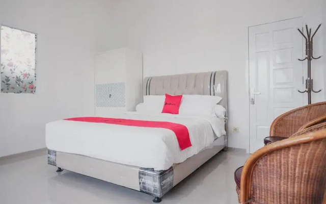 Rose Garden by RedDoorz