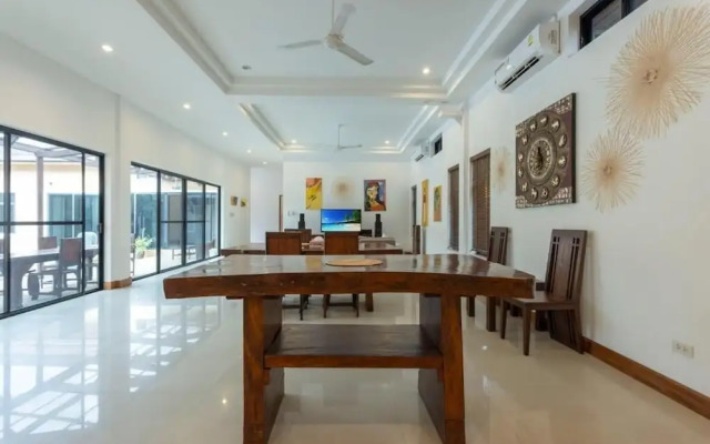 Private Villa Jacuzzi Great Area V170