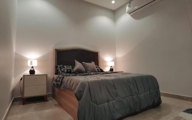 شقة هادئة بموقع مميز ودخول ذاتي في حي النرجس