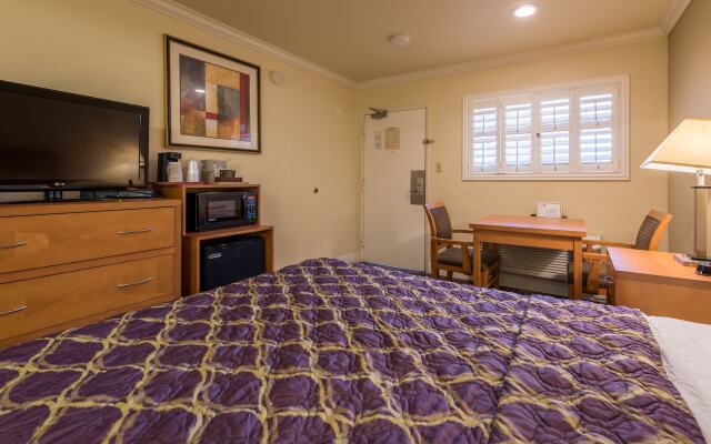 SOMA Park Inn – Civic Center