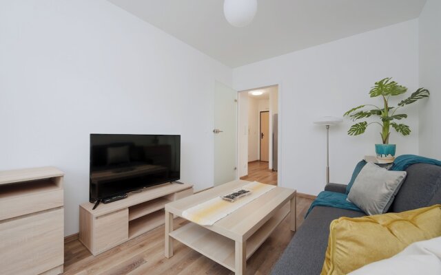 Apartment Legnicka by Renters