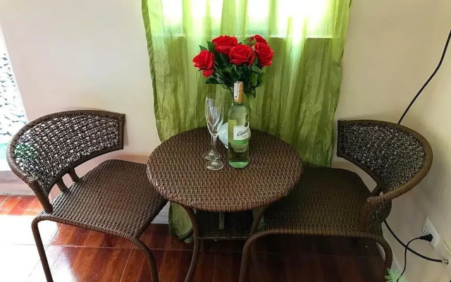 The Palms Resort & Bar