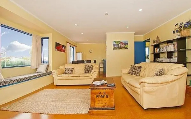 Castleview Getaway Matarangi - Matarangi Holiday Home