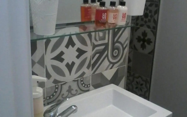 Pequeño Alojamiento con Mini Piscina - NO climatizada