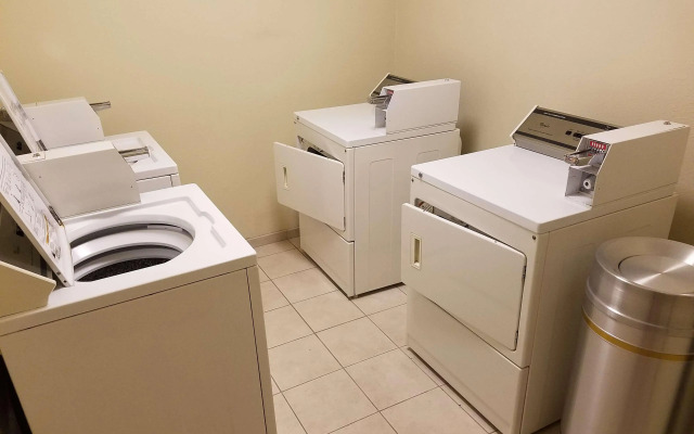Best Western Plus Rivershore Hotel