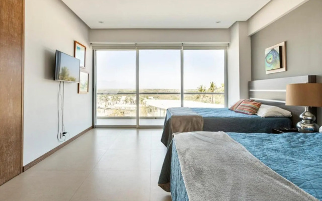 NV 4L Peninsula Beach Front and ocean view