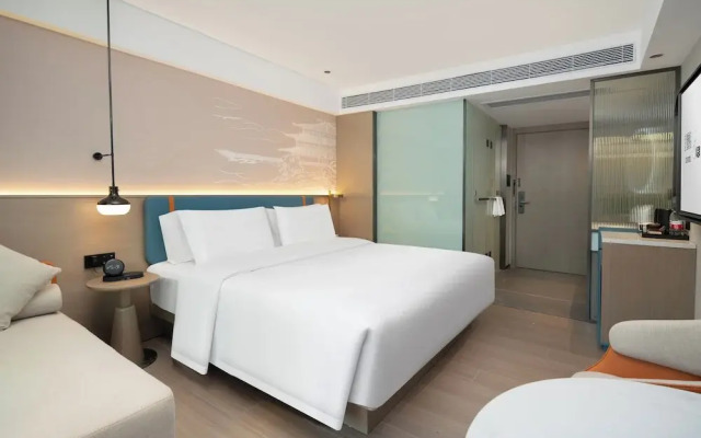 Yizhi Hotel Changgang metro Station