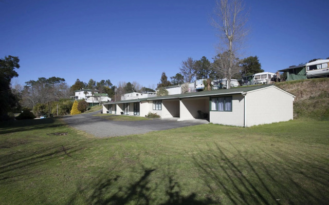 Opal Hot Springs & Holiday Park