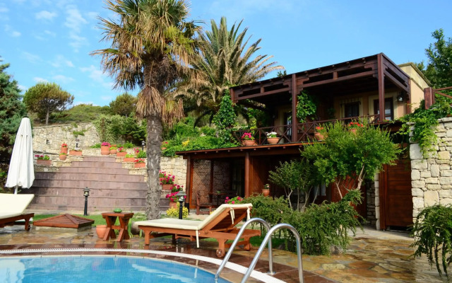 Ada Bacchus Hotel