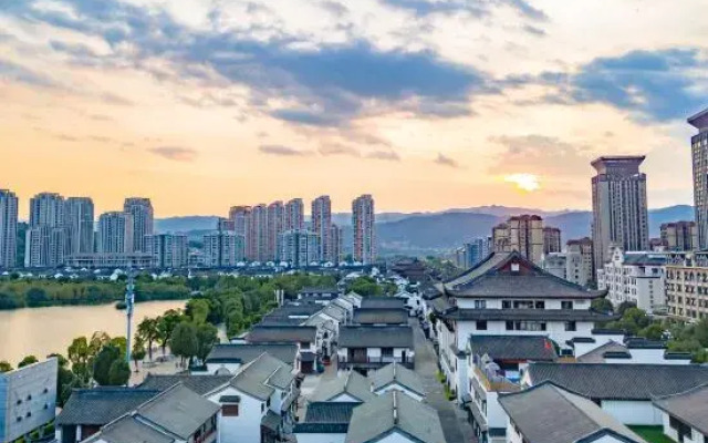 Star & Romantic Hotel (Honghe Water Town Huquan)