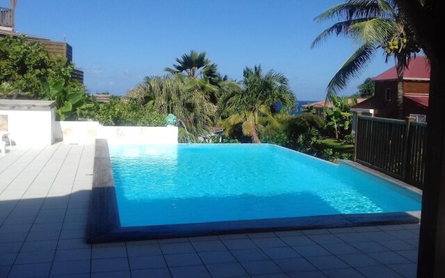 House With 3 Bedrooms in Le Moule, With Wonderful sea View, Pool Acces