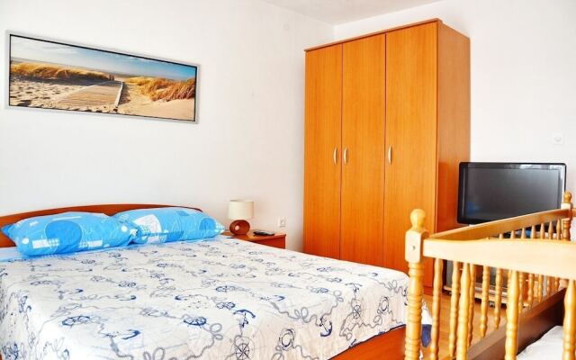 Charming Apartment in Vrsi Mulo, Great Place in Dalmatia for Family Vacation