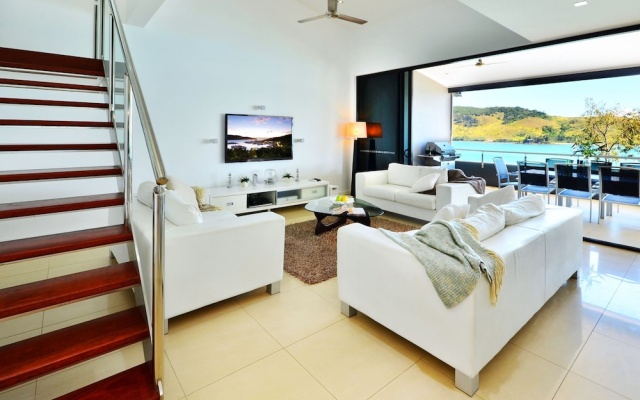 Villa 4 The Edge Oceanfront Deluxe 3 Bedroom Near Marina With Golf Bug – Guest Rooms – Hamilton Island