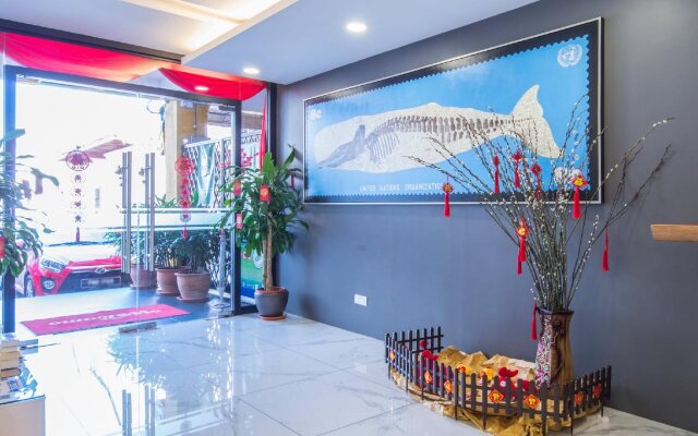 B Street Hotel