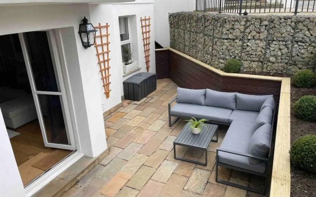 Stunning Apartment by The Leas, West End