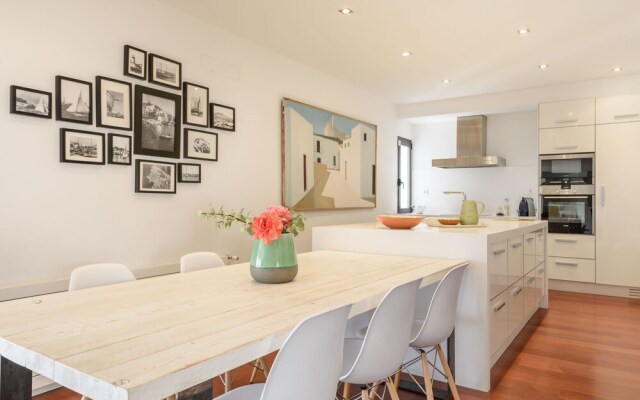 Posh Holiday Home With Pool, Library & Scenic Views in Jesus