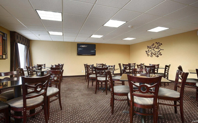 Best Western Plus Parkway Hotel