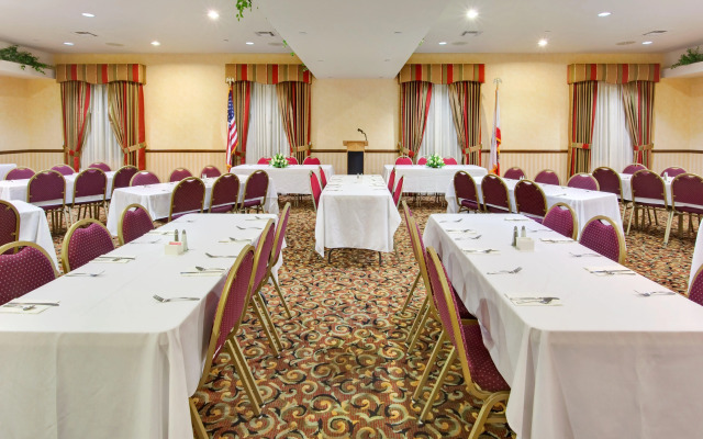 Holiday Inn Express & Suites Beaumont - Oak Valley by IHG