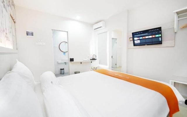 Front One Hotel Sragen