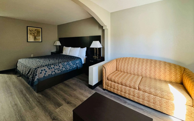 Econo Lodge Inn & Suites
