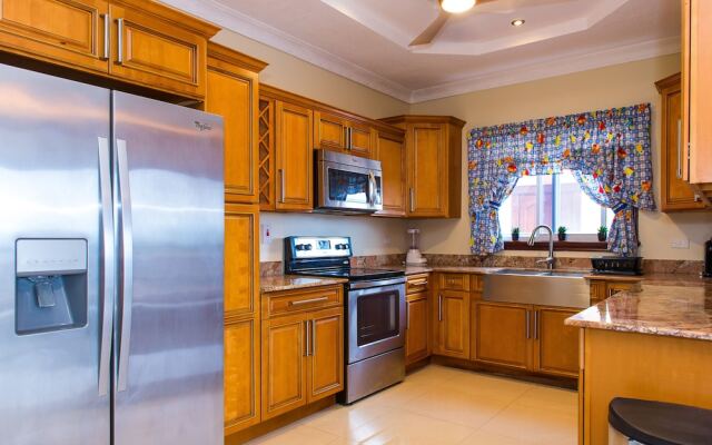 Kingston Luxury Family Retreat