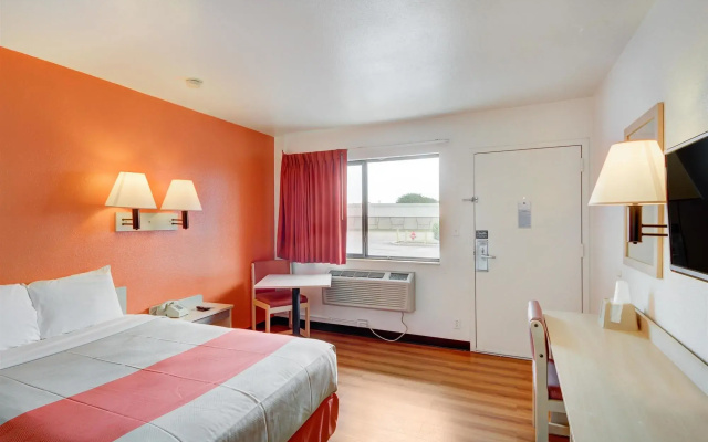 Motel 6 Wichita, KS