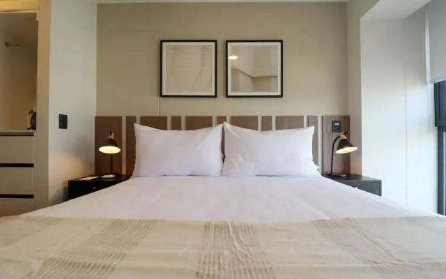w Elegant 2BR With Balcony in San Isidro