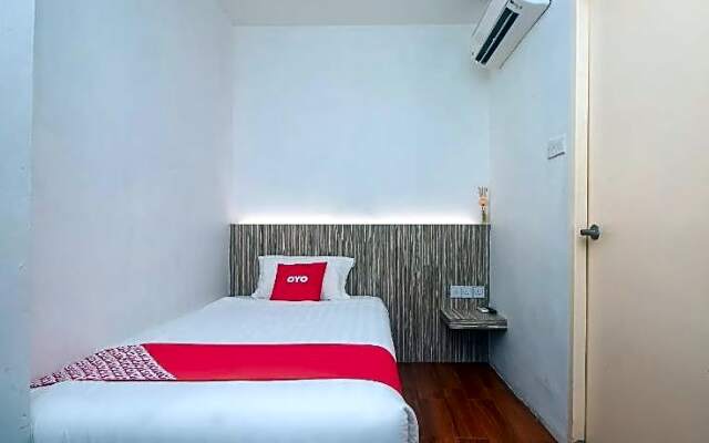 OYO 90102 7 Days Lodge