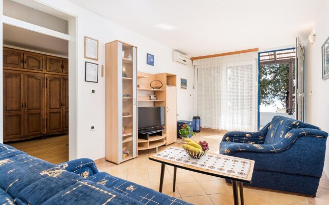 Stunning Apartment in Icici With Wifi and 1 Bedrooms