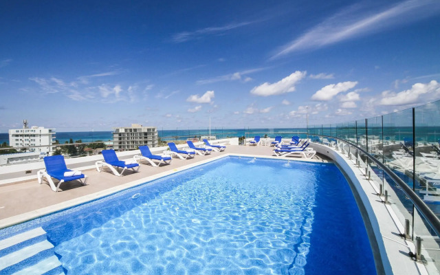 Azure Lofts & Pool Hotel