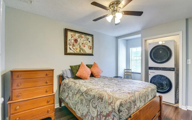 Convenient Galveston Home < 1 Mi to Beach!