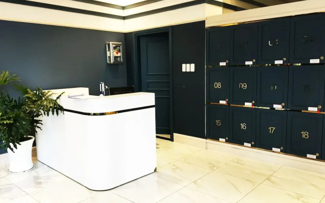 Gold Bee Apartment - Saigon Royal