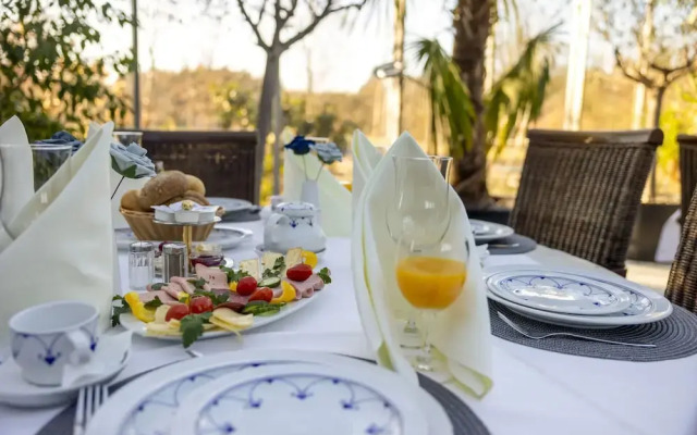 AMAYA Hotel & Suites