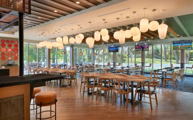 Four Points by Sheraton Point Edward Sarnia