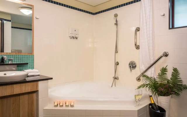 Kingfisher Bay Resort