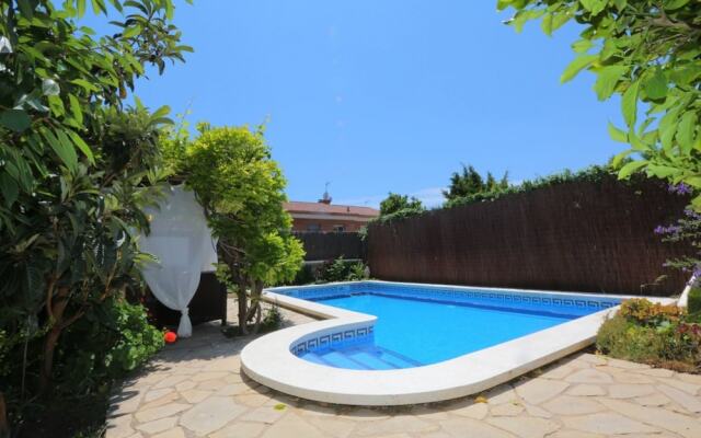 Villa Vista a la Piscina Para 8 Personas en Cambrils