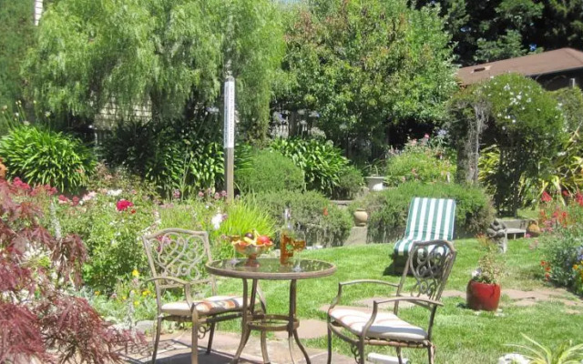 Tam Valley Bed & Breakfast