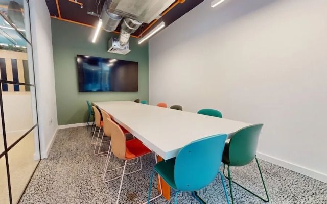 Student Only, Ensuite-in a Stylish Apartment