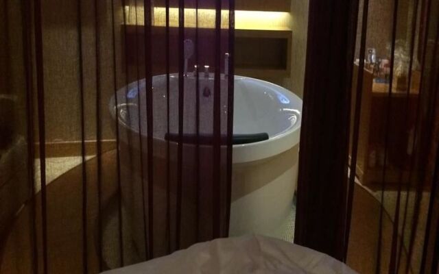 Xianning Youth Theme Hotel
