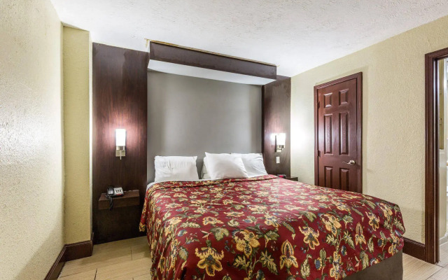 Rodeway Inn & Suites Houston near Medical Center