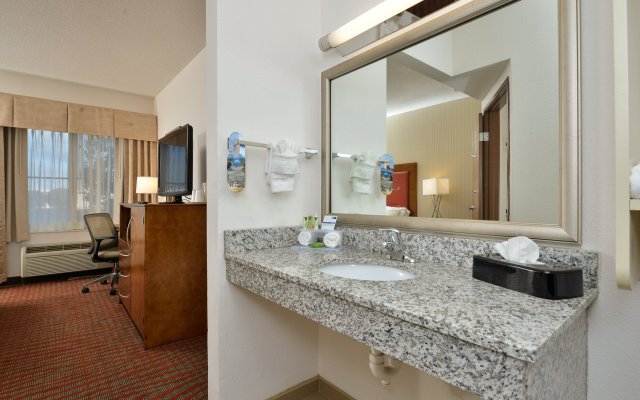 Holiday Inn Express Boston - Milford, an IHG Hotel